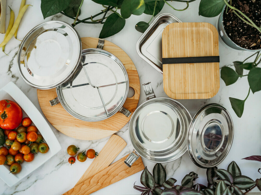 Stainless steel take out container with dividers